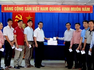 Overseas Vietnamese Association in northern Laos supports flood victims